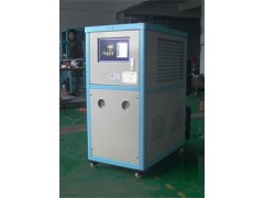 小型冷水机