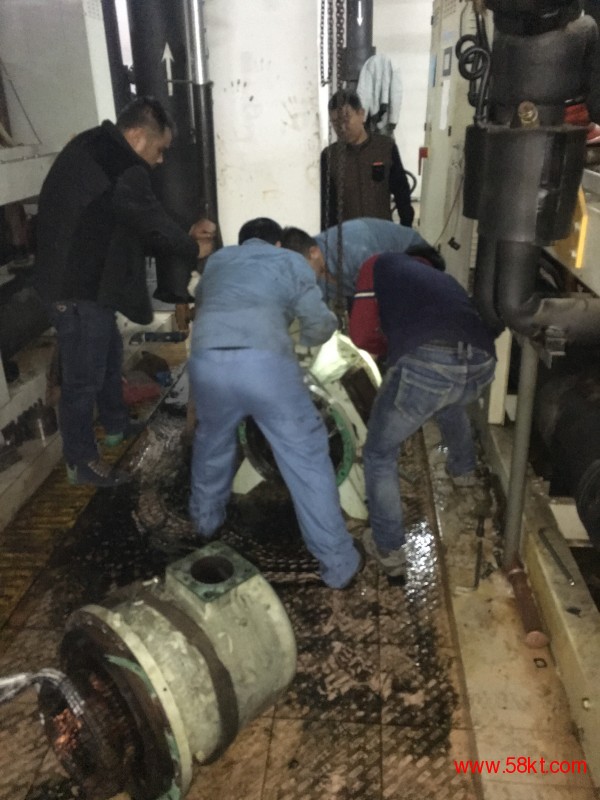 现场拆装复盛5H  SRG-6H螺杆压缩机，维修过程中